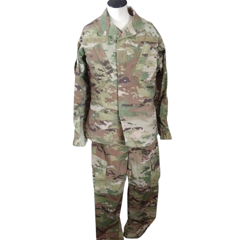 ARMY OCP COMBAT UNIFORM UNISEX COAT, PANTS, SHIRT. SEE PHOTOS FOR SIZES.